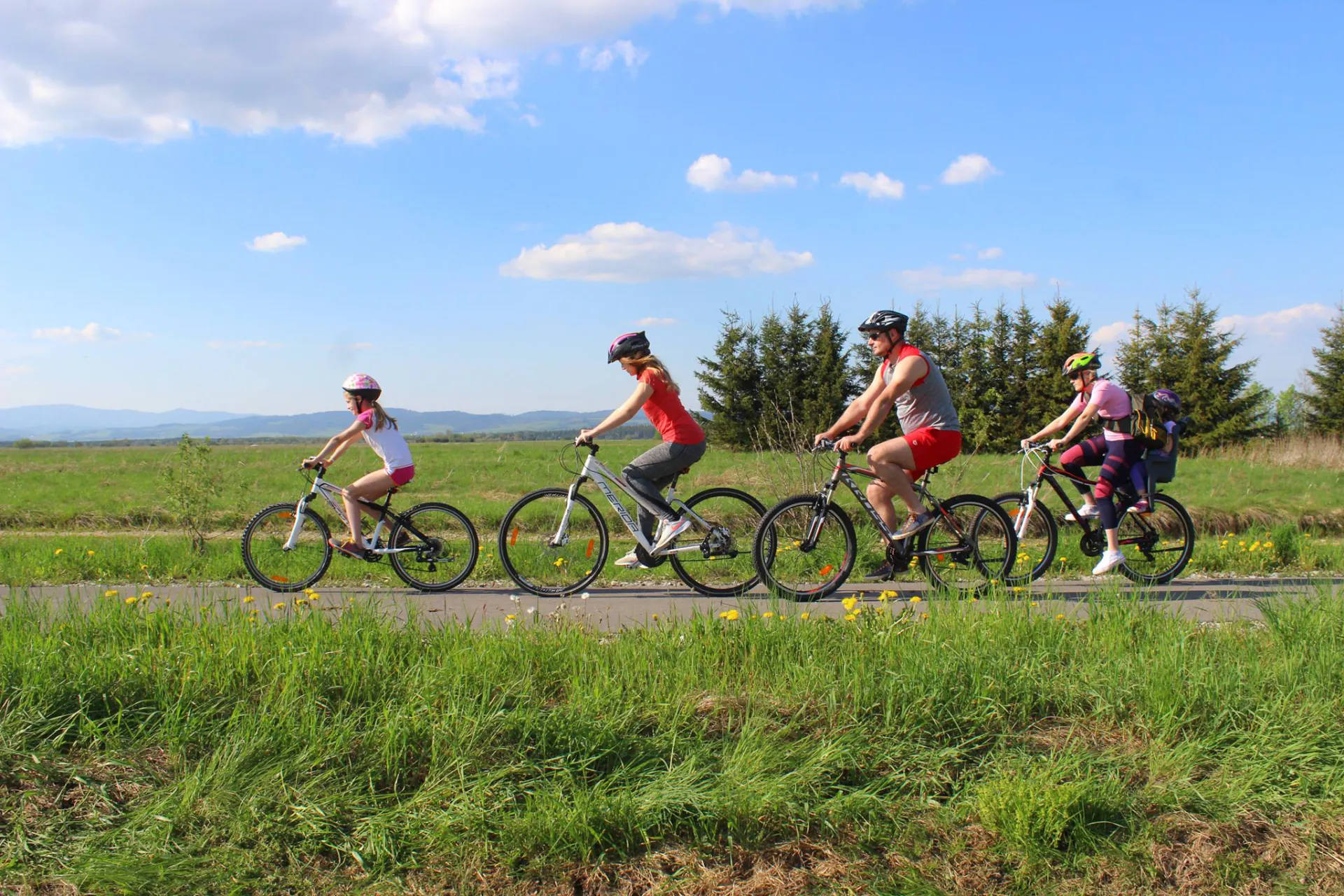 Panorama Tatr ze Szlaku Wokół Tatr — wypożyczalnia rowerów u Bachledy w Podczerwonem